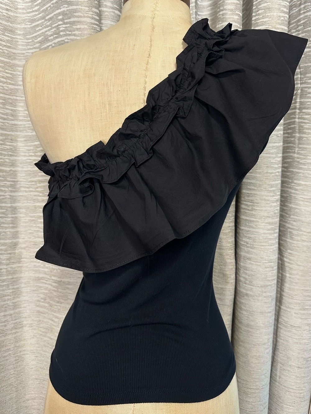 Boston Proper Black One Shoulder Ruffle Top Ribbed Stretch Size Small - Picture 2 of 3